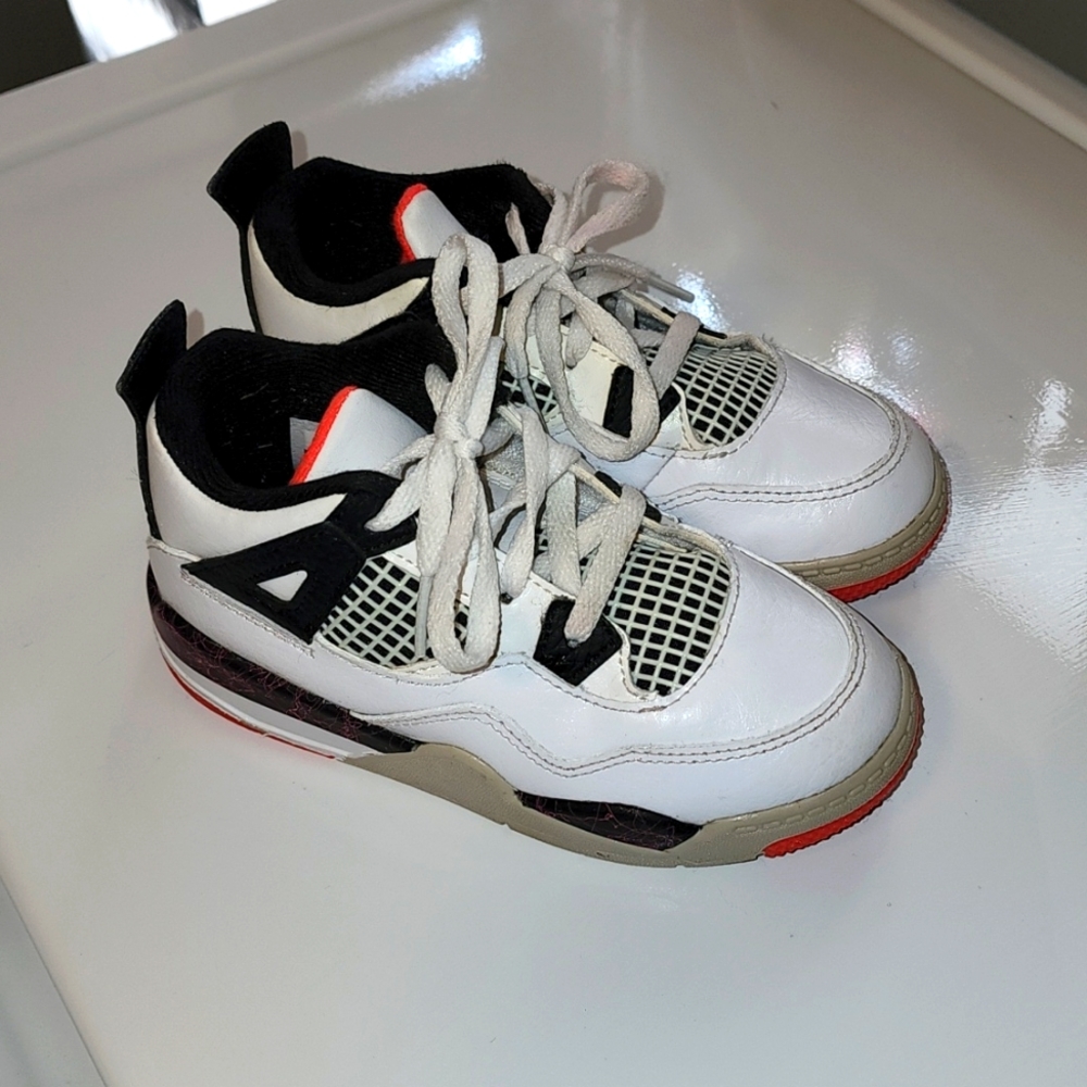 Kids Jordan 4 size 10c